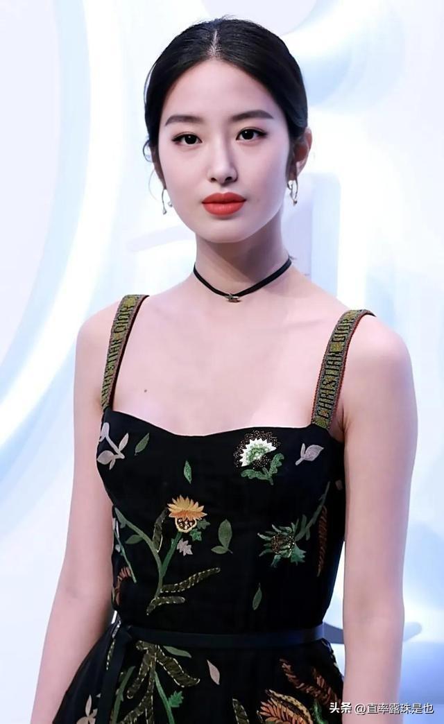 演員鈺探尋隱秘寶藏，小巷特色小店的奇妙之旅