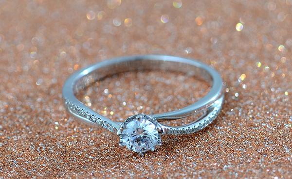 小巷深處的珠寶秘境之旅，探尋結(jié)婚鉆戒的價(jià)格
