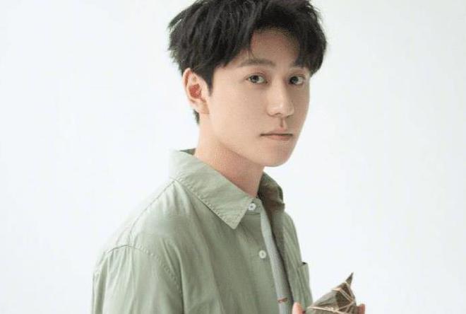 秦俊杰最新戀情曝光，情感新動(dòng)向揭秘！